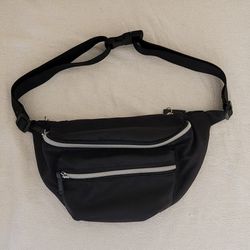 Fanny Pack For Women.3 Separate Zippered Compartment. Fits 21" To 38 " Waist. Used Once. All New.