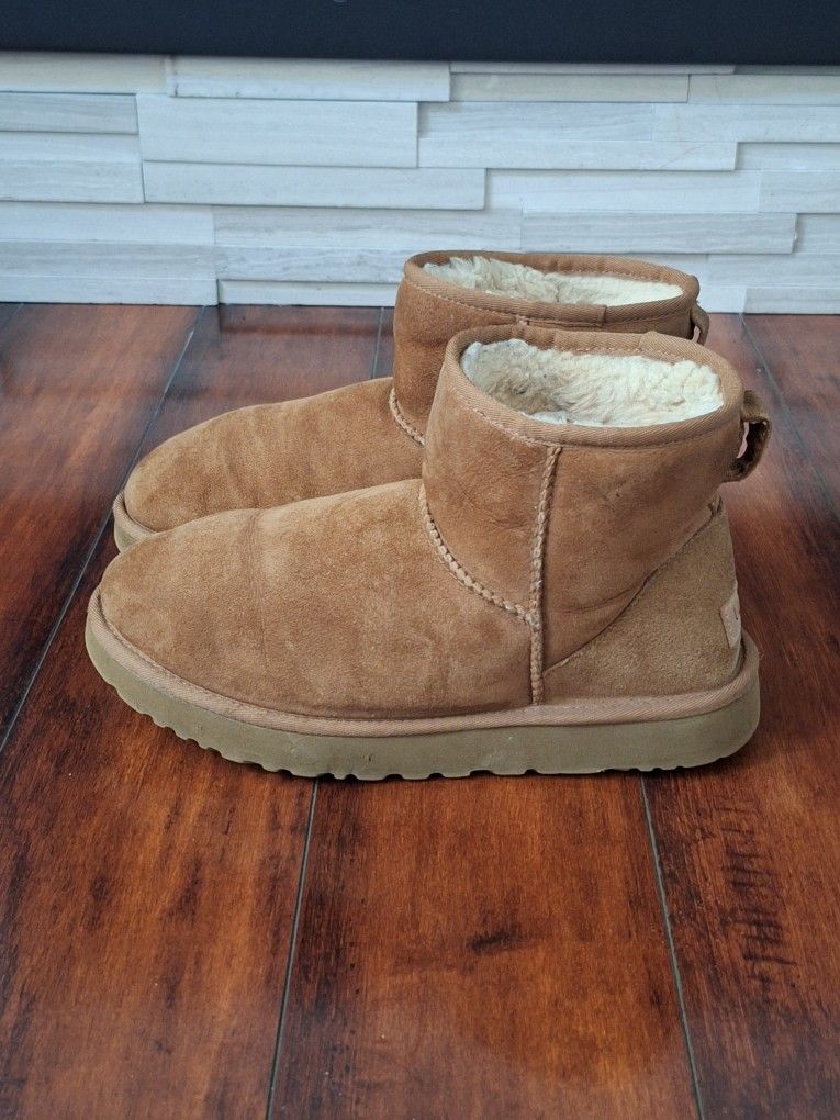 UGG Women's Classic Mini II Chestnut Boots Size 10