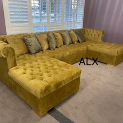 <Brand New. Double Chaise Sectional Velvet.