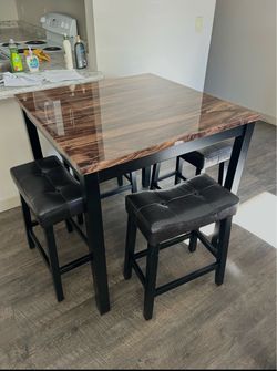 Bar table with 4 stools