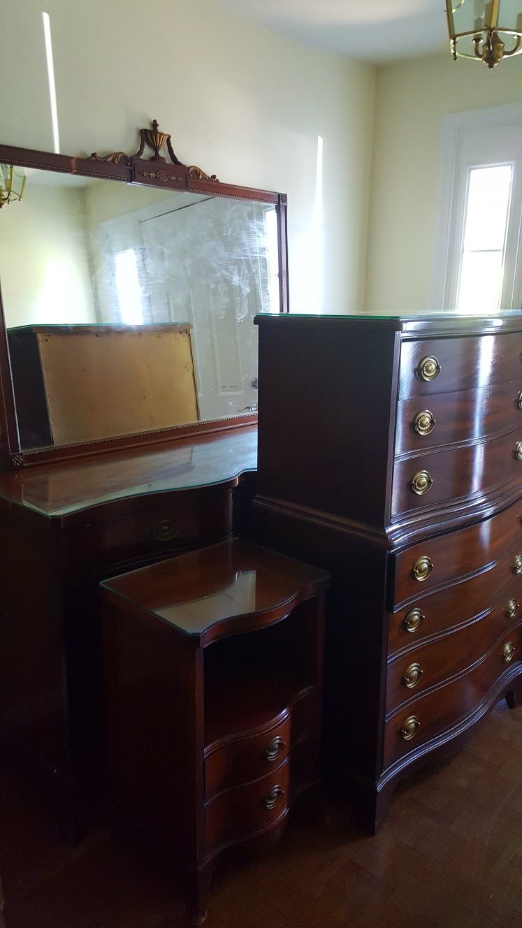 Very rare vintage Drexel Heritage Dresser set
