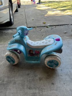 Frozen electric car , charger included 
