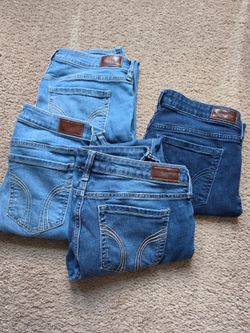 Hollister Jeans Bundle – 4 Pairs