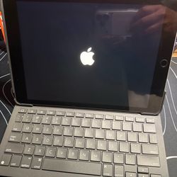 iPad Gen 9th (2022) with Logitech Slim Folio
