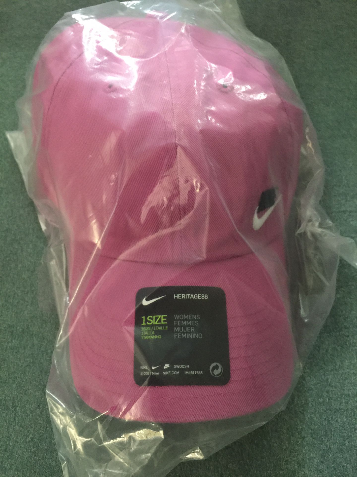 Nike Heritage Women’s Hat. Pink color. New with tags