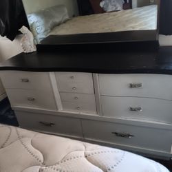 BLACK & WHITE BEAUTIFUL BEDROOM  SET