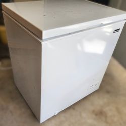 Chest Freezer - Magic Chef HMCF5W2