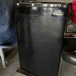 Mini Fridge Magic Chef 