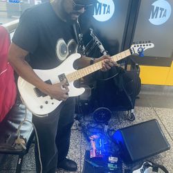 🔥 Kramer Electric Guitar w/ Seymour Duncan Pickups + Floyd Rose – $500