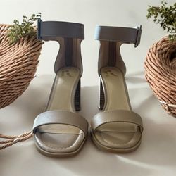 The product is a brand new pair of beige Report size 6.5open toe sandals for women with a block heel and ankle strap.