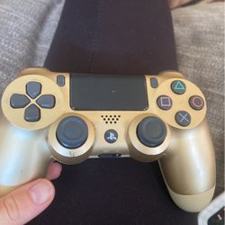 Gold PS4 Remote 