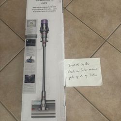 Dyson V9 Submarine Extra Cordless Wet and Dry Stick Vacuum with Wet Cleaner Head