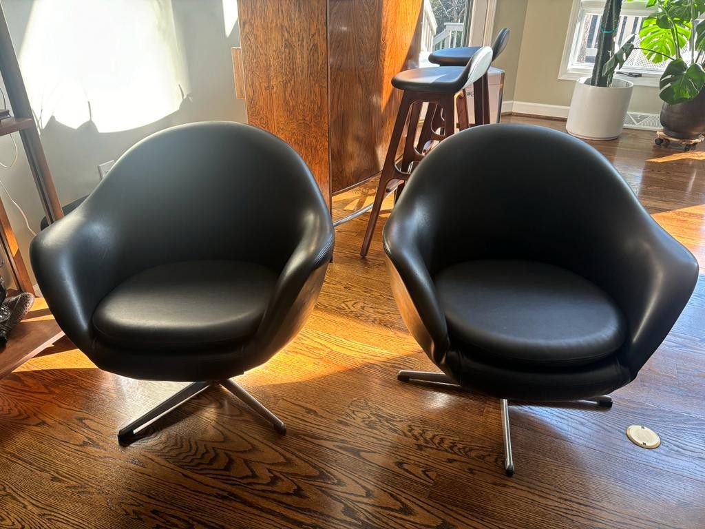 Mid Century Overman Pod Chairs.

