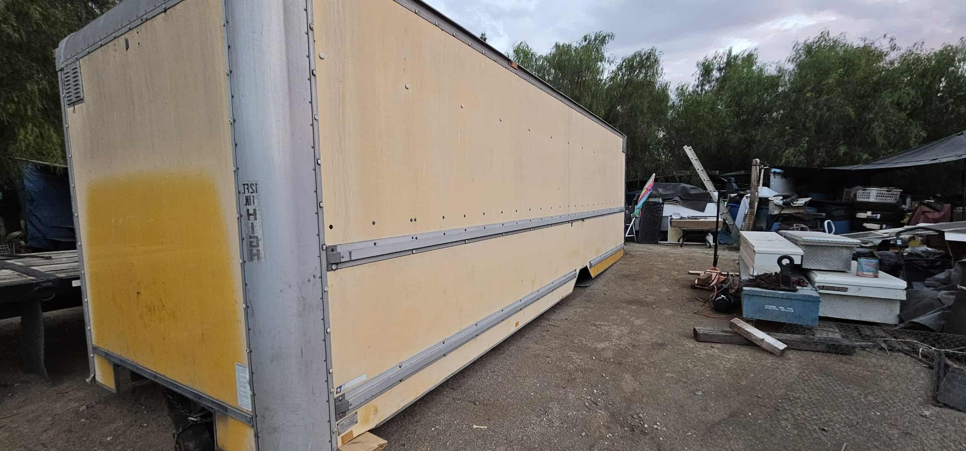 STORAGE SHED FREEEEEEEE DELIVERY