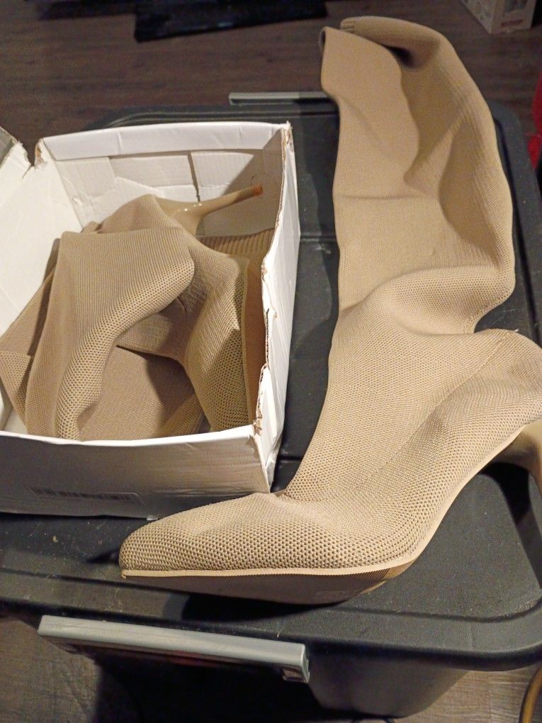 CN42 BEIGE. WMNS KNIT THIGH BOOTS