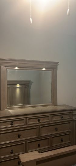 Dresser and Night Stand – Like New