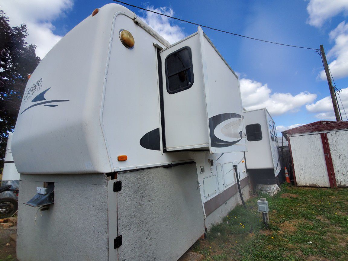 2003 5th Wheel for sale! [ Carriage Cameo LXI 33ft]
