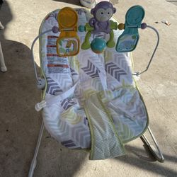 Silla Y Juguete A 5 Dolares Cada Uno