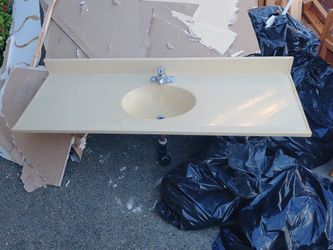A 5ft bathroom sink