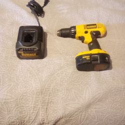 DeWalt  ,18 Volts  Drill With Charger