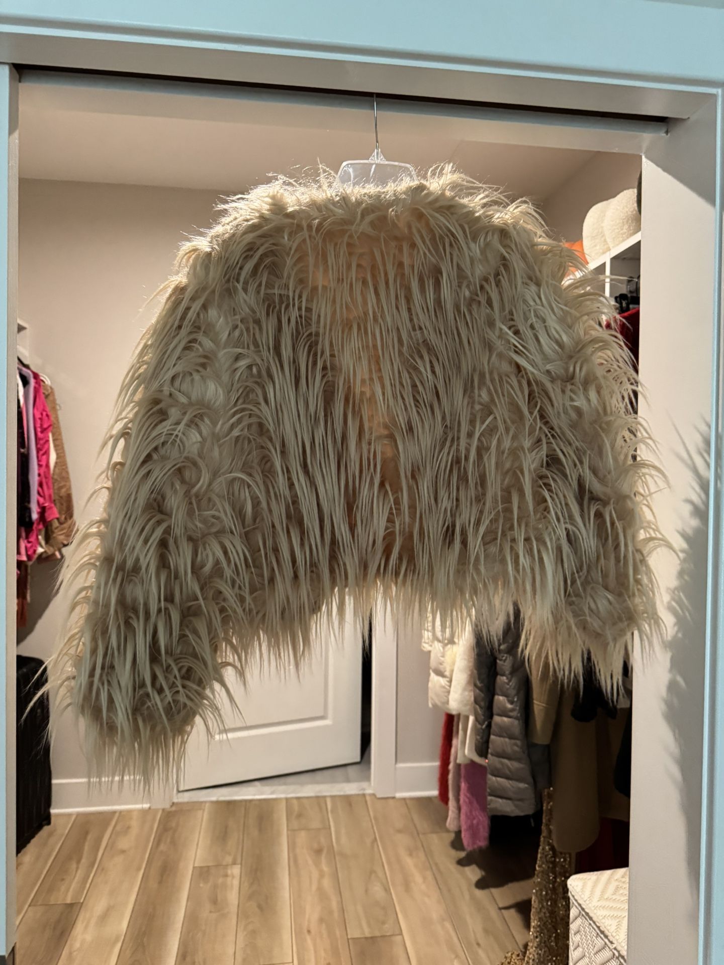 Women’s Coat Shawl Bolero Gold Beige Faux Fur Size Small