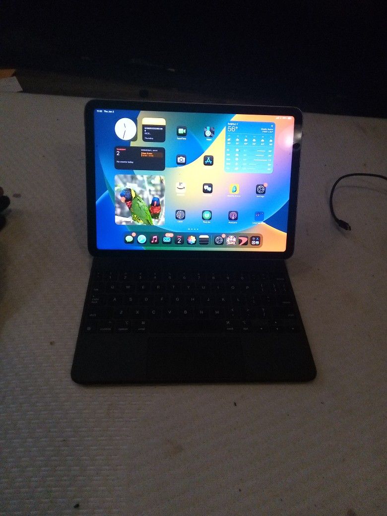 Ipad Air 256 W/Keyboard Case