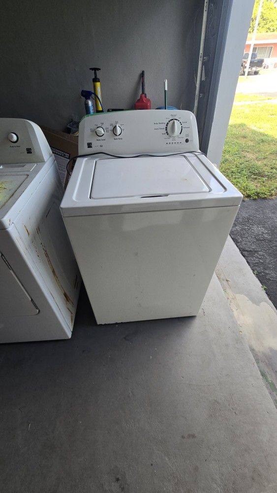 Kenmore Series 100 Washer And Dryer (Set)