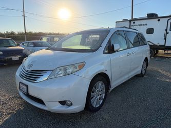 2012 TOYOTA SIENNA LIMITED