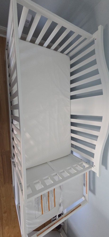 Grib Excellent Condition Barely Used With Mattress 