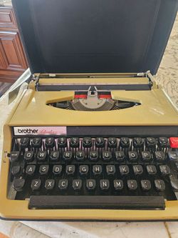 Brother Activator 800 T typewriter, made in Japan original case