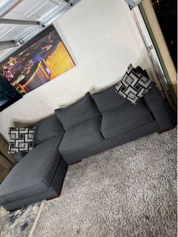 * Like New * Living Spaces 2pc Modular sectional sofa ( Free Delivery )