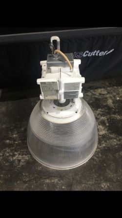 HUBBELL HIGH BAY SHOP LIGHTS/ GROW LIGHTS/ LAMPS