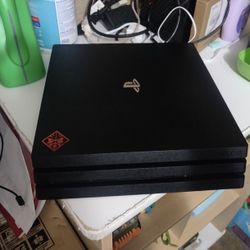 PS4 Pro + Controllers