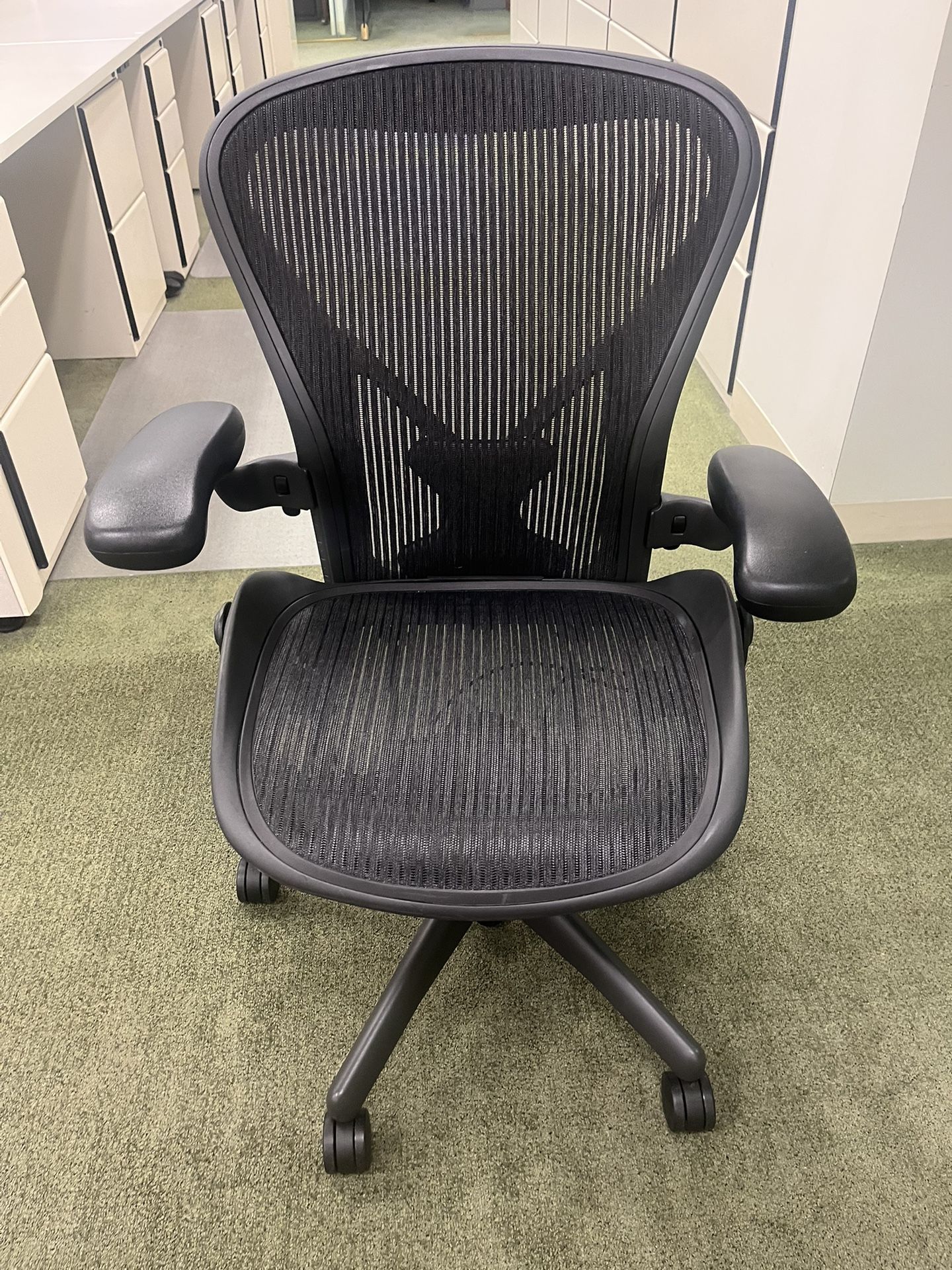 Herman Miller Aeron Chair Size B