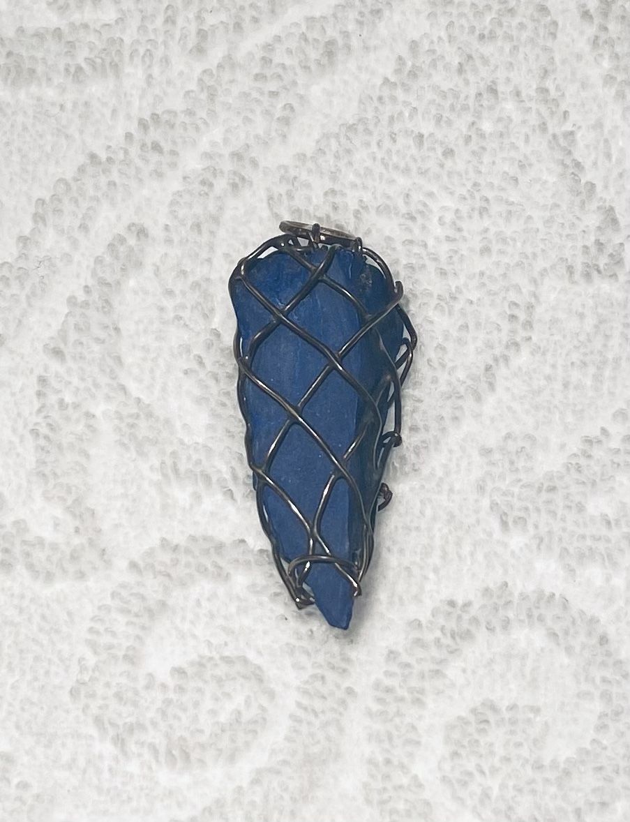 Pendant In rough Lapis 