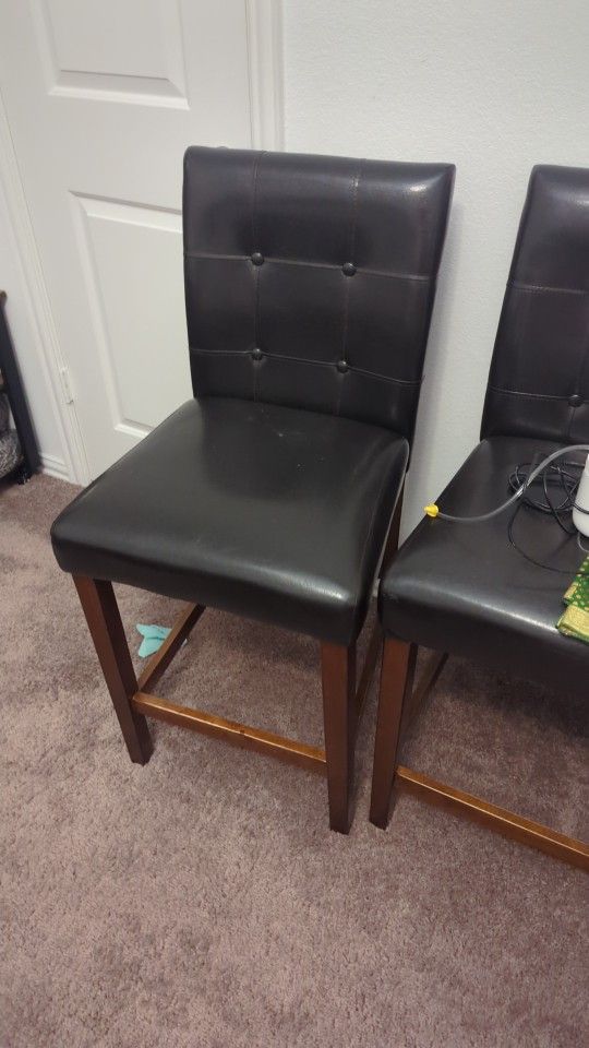 Square Dinning Table And 4 Chairs - Free