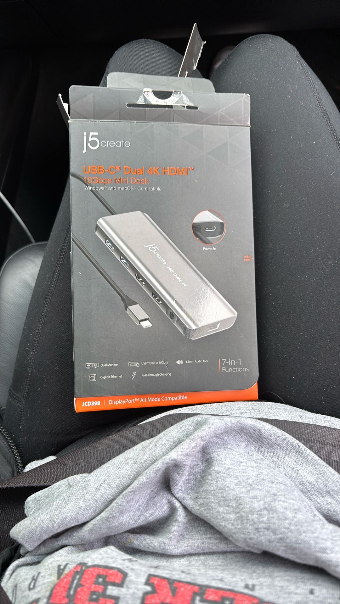 J5 USB-C Dual 4k Charging Dock