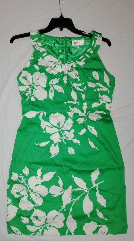 Studio I Dress Size 12 Green W/White Floral Pattern