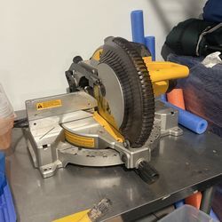 Duwalt Table Top Circular Saw