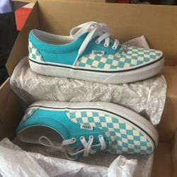 Kids 5Y / Men's 5 / Women's 6.5 Vans
