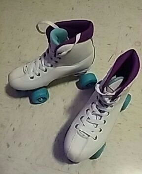Women skates size 8