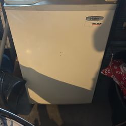 Mini Fridge 