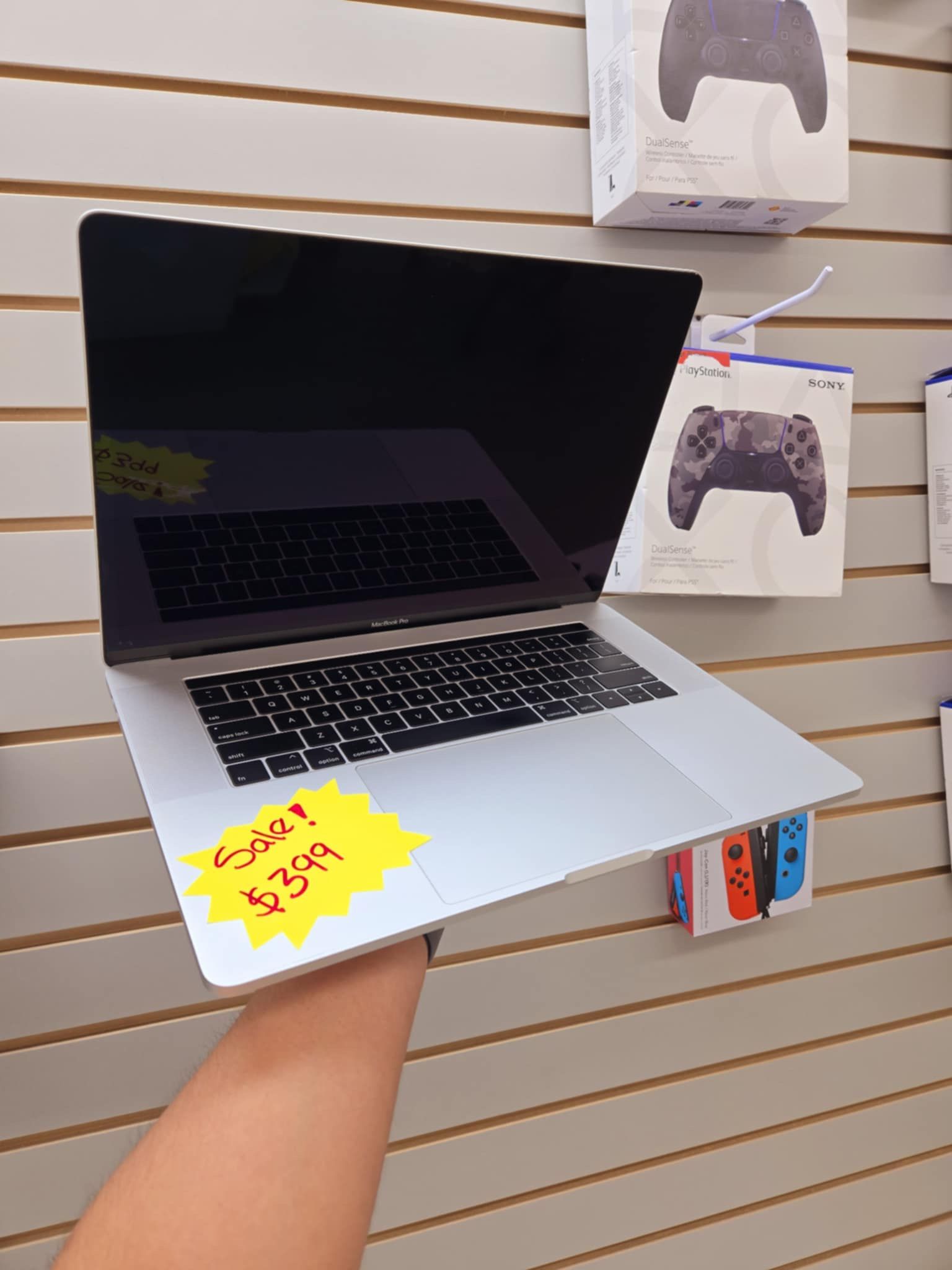 MacBook Pro 2018 I7 16ram 256gb 15inch
