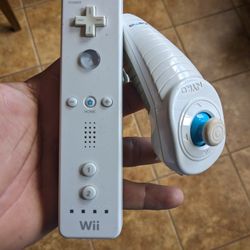 Nintendo Wii Remote Controller & Nun Chuck