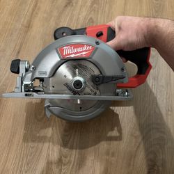 Milwaukee M18 FUEL 7-1/4” Circular Saw – Tool Only