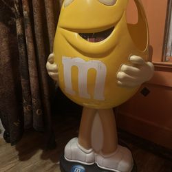 M&M Display