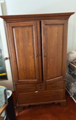 TV cabinet/Armoire