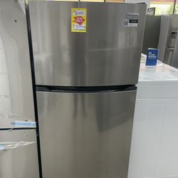 🔥🔥30” Frigidaire Top Freezer Refrigerator 