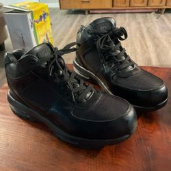 Mountain gear men’s boots size 11 used near mint