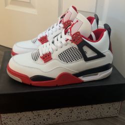 Jordan 4 Fire Red Size 8.5